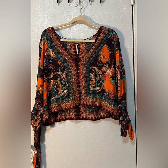 Free People Catch Me If You Can Top Blouse Purple Floral Tie Cuffs Cropped Small - Picture 2 of 15